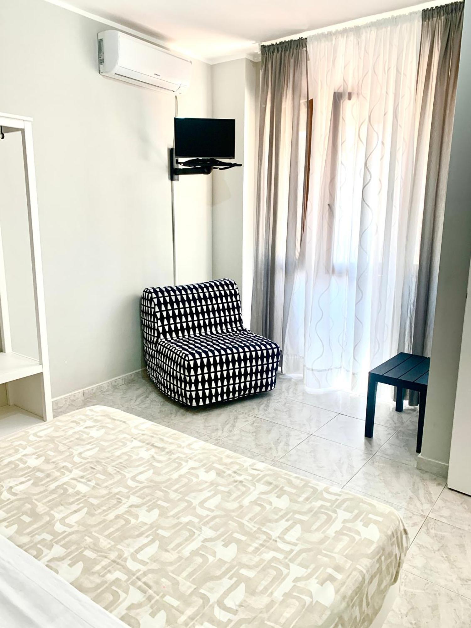 Le 4 Stagioni Rooms Франкавила ал Маре Екстериор снимка